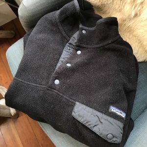 Black Patagonia Synchilla pullover
